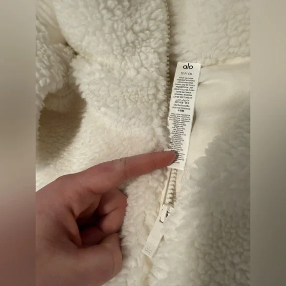 Alo Yoga - Picture 3 of 7